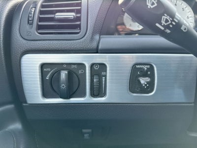 2004 Ford Thunderbird Base