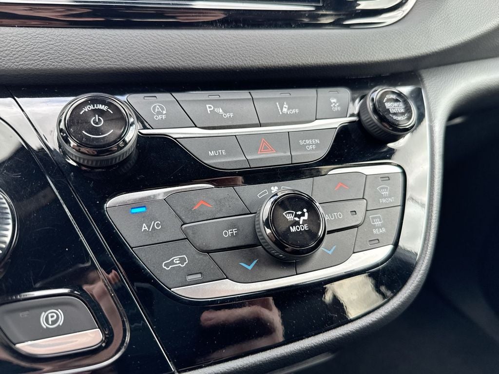 2025 Chrysler Pacifica Select