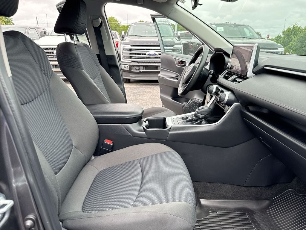 2023 Toyota RAV4 Hybrid LE