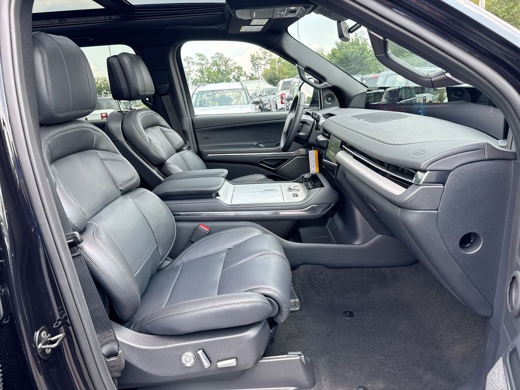 2027 Lincoln Navigator L Reserve