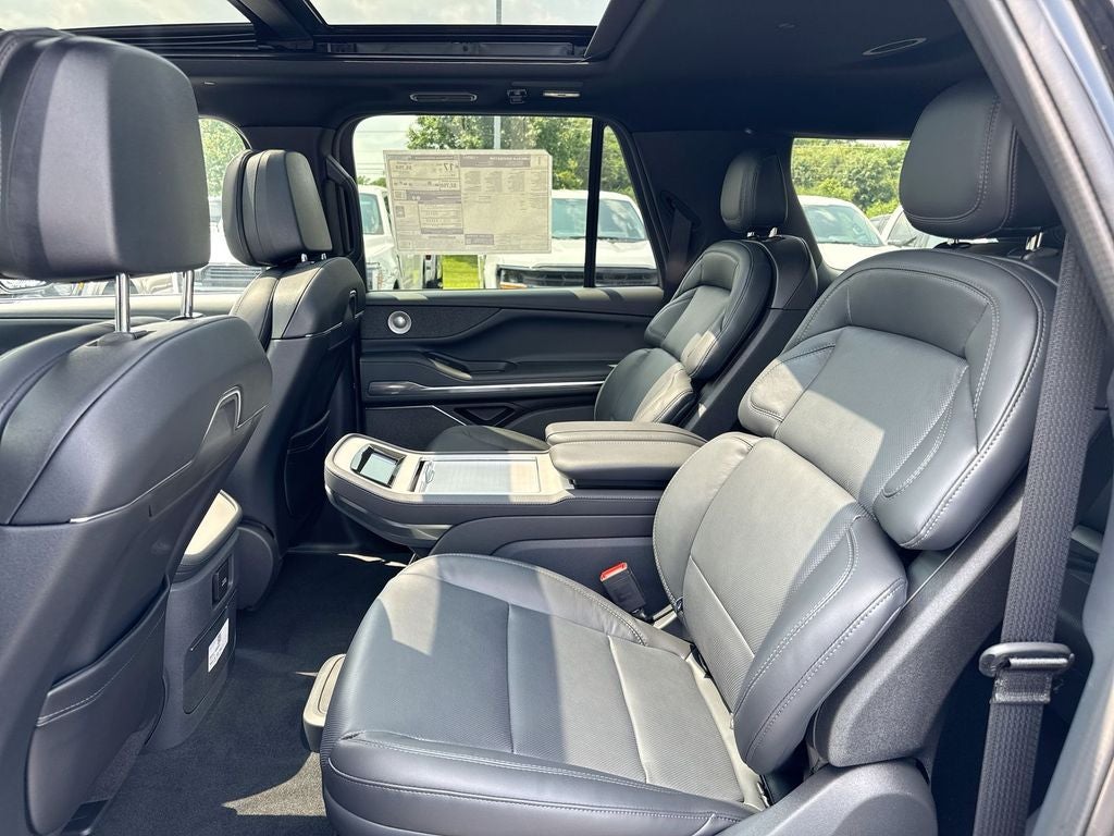 2027 Lincoln Navigator L Reserve
