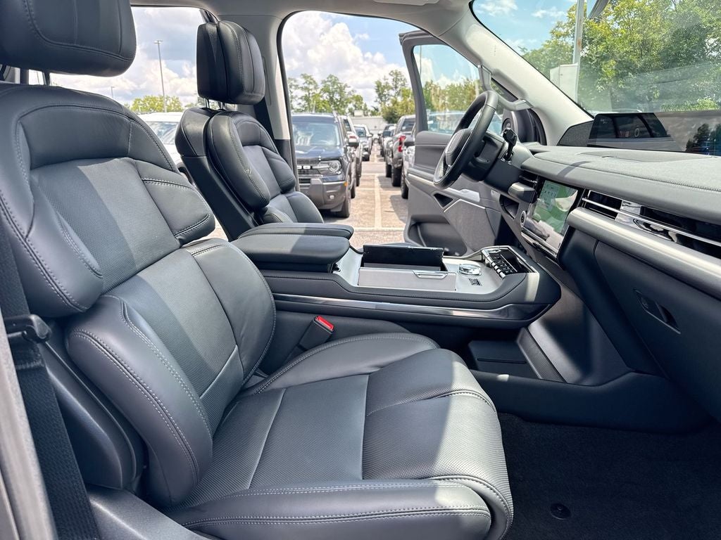 2027 Lincoln Navigator L Reserve