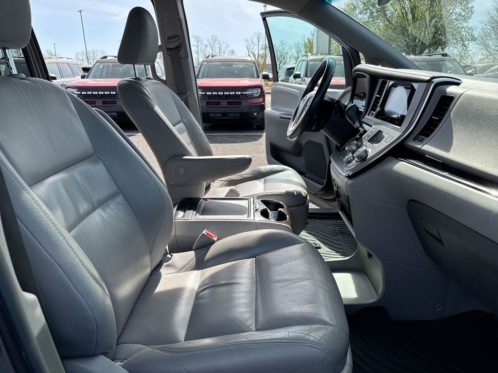 2017 Toyota Sienna XLE
