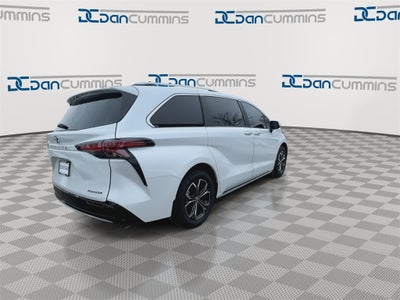 2025 Toyota Sienna Platinum