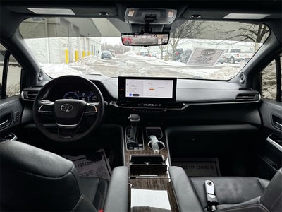 2025 Toyota Sienna Platinum