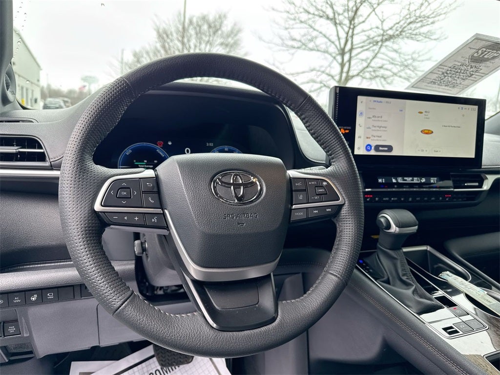 2025 Toyota Sienna Platinum