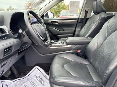 2023 Toyota Highlander Platinum