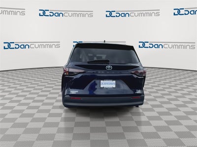 2024 Toyota Sienna LE