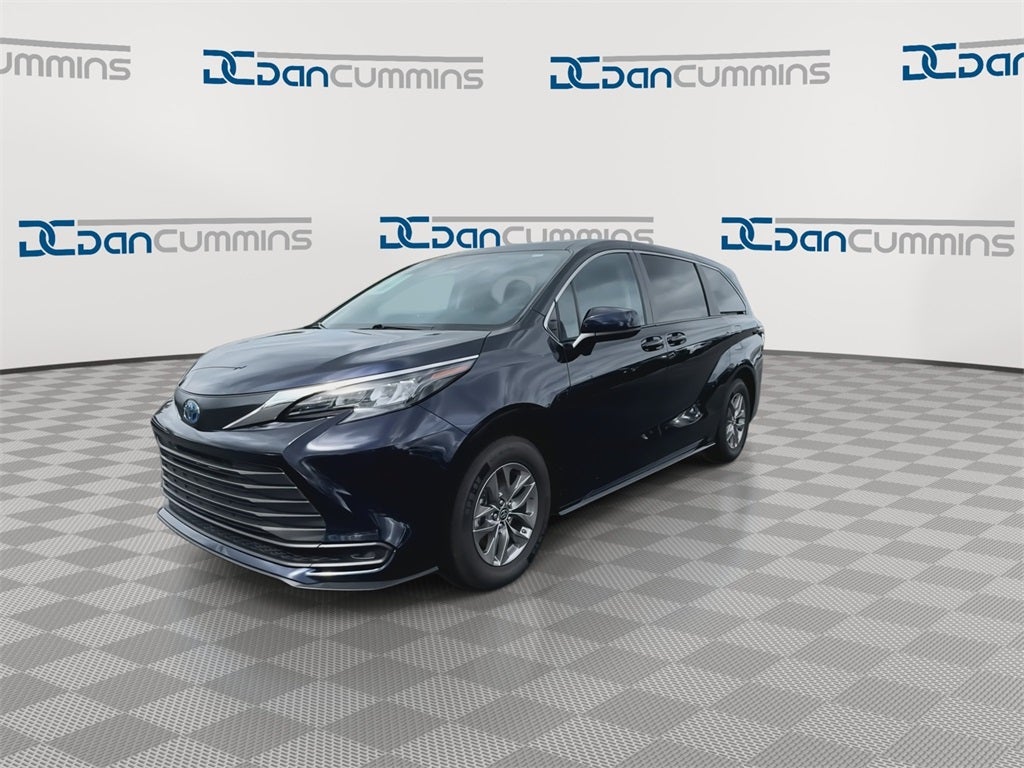 2024 Toyota Sienna LE