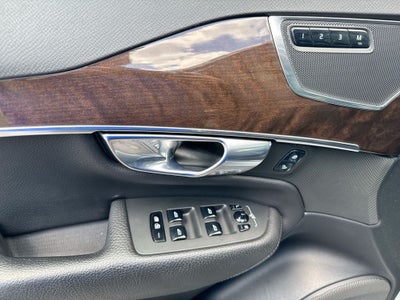 2016 Volvo XC90 T6 Momentum