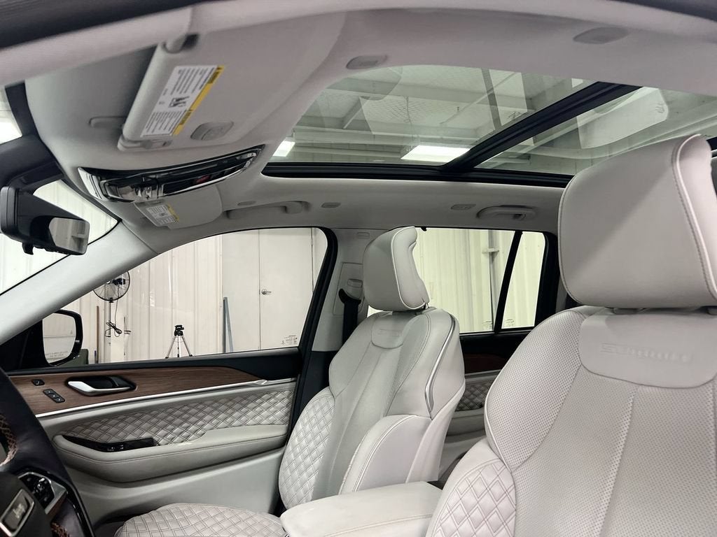 2022 Jeep Grand Cherokee Summit