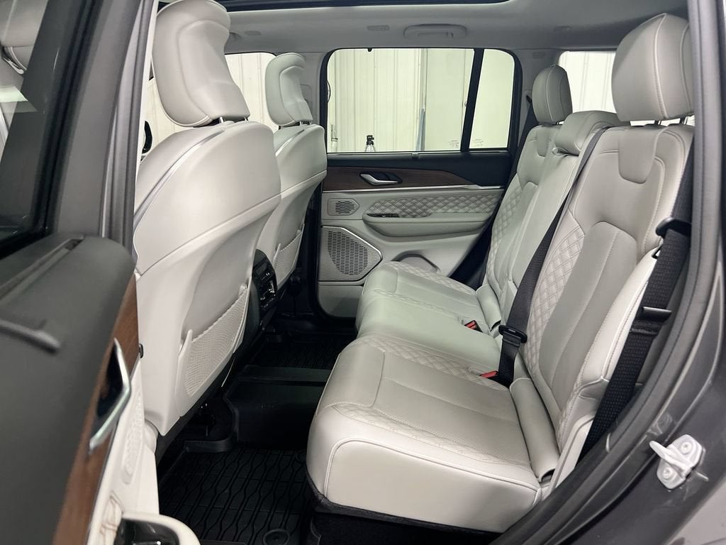 2022 Jeep Grand Cherokee Summit