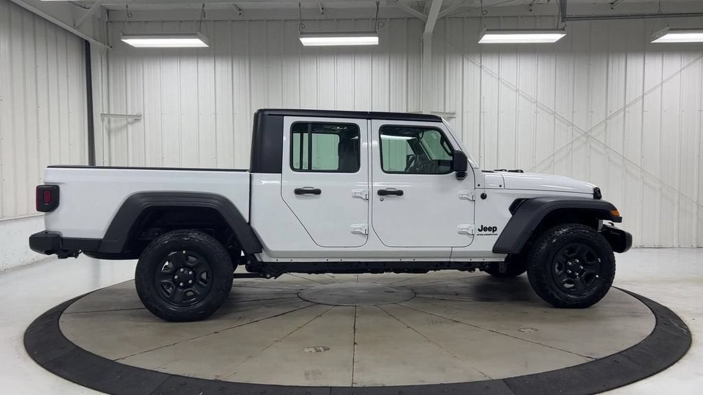 2023 Jeep Gladiator Sport