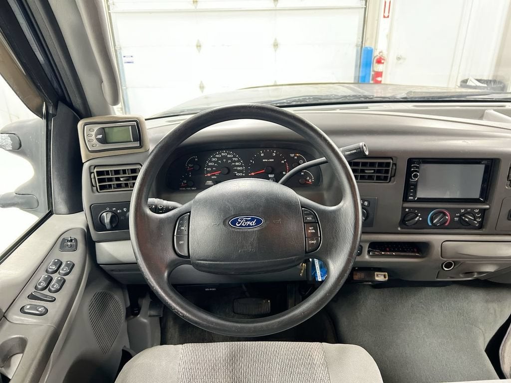 2004 Ford Super Duty F-350 SRW XL