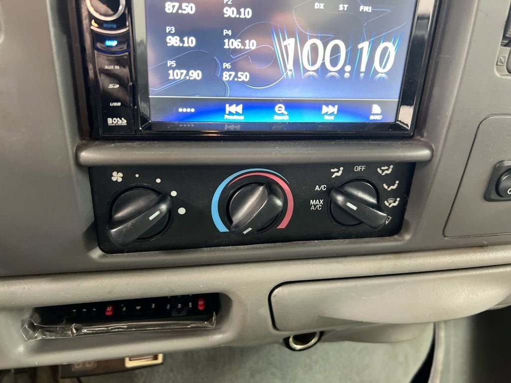 2004 Ford Super Duty F-350 SRW XL