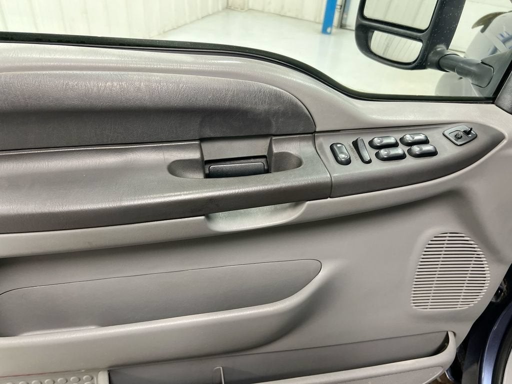 2004 Ford Super Duty F-350 SRW XL