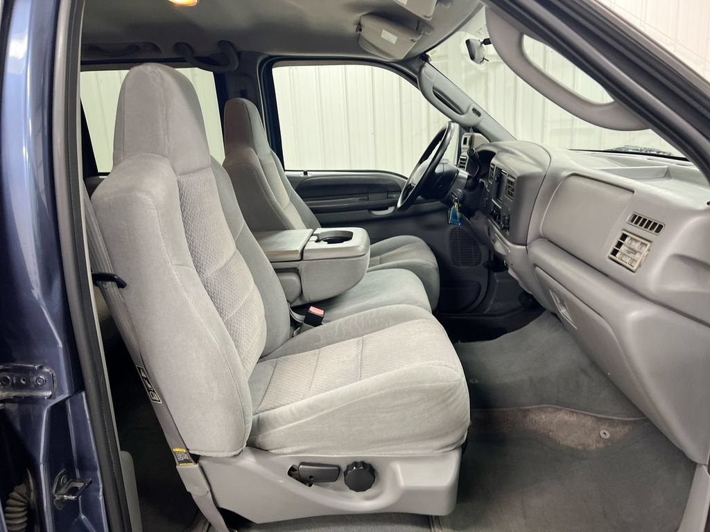 2004 Ford Super Duty F-350 SRW XL