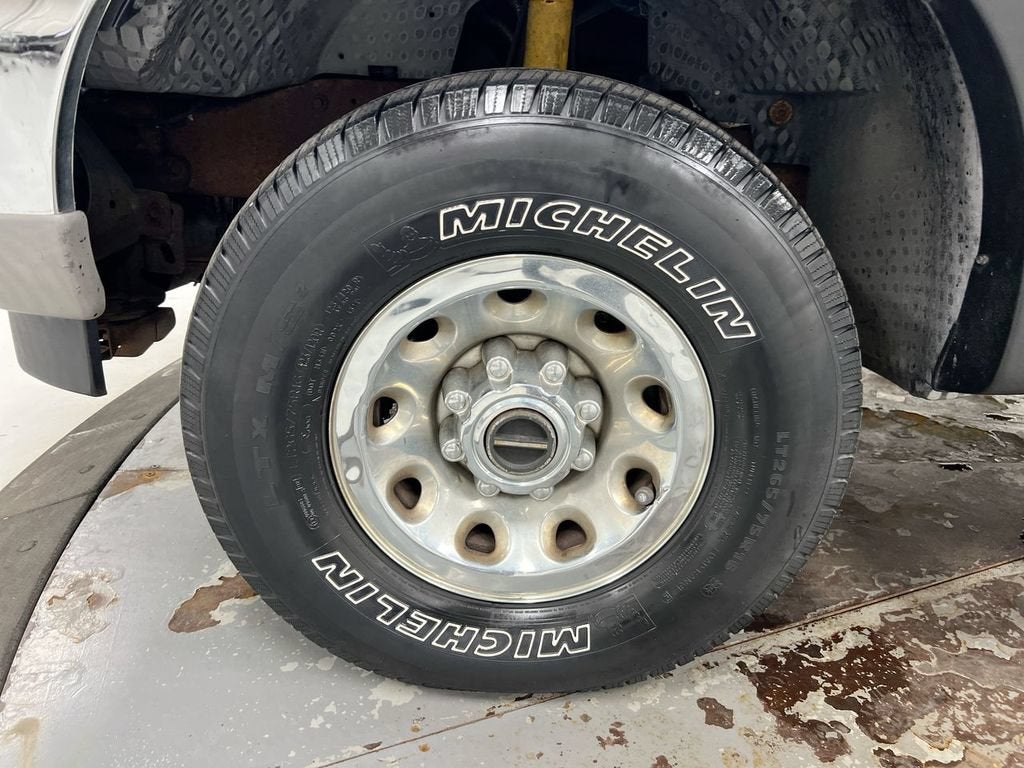 2004 Ford Super Duty F-350 SRW XL