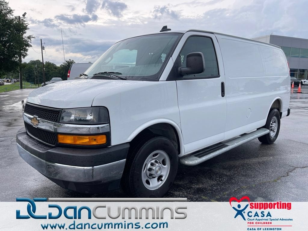2025 Chevrolet Express Cargo WT
