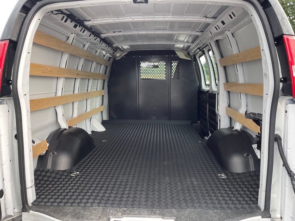 2025 Chevrolet Express Cargo WT