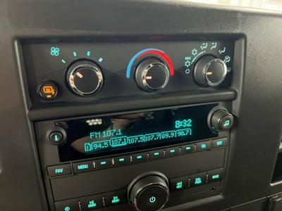 2025 Chevrolet Express Cargo WT