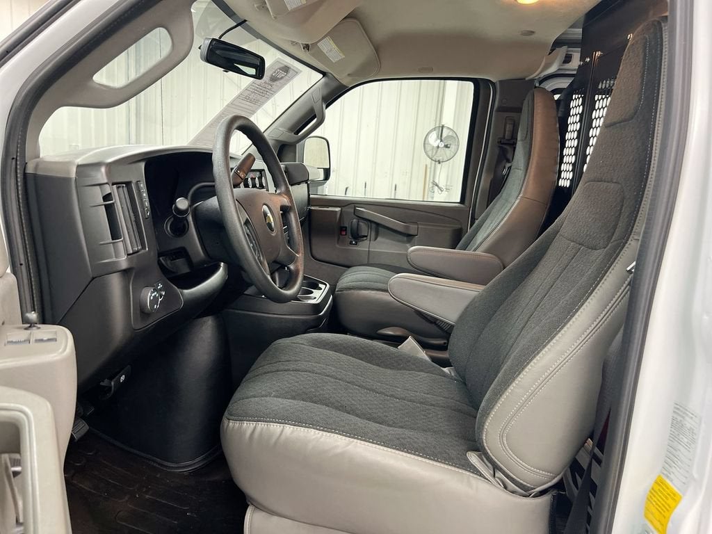 2025 Chevrolet Express Cargo WT