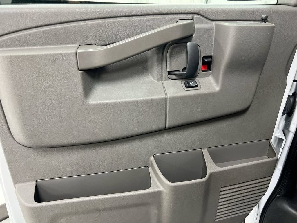 2025 Chevrolet Express Cargo WT