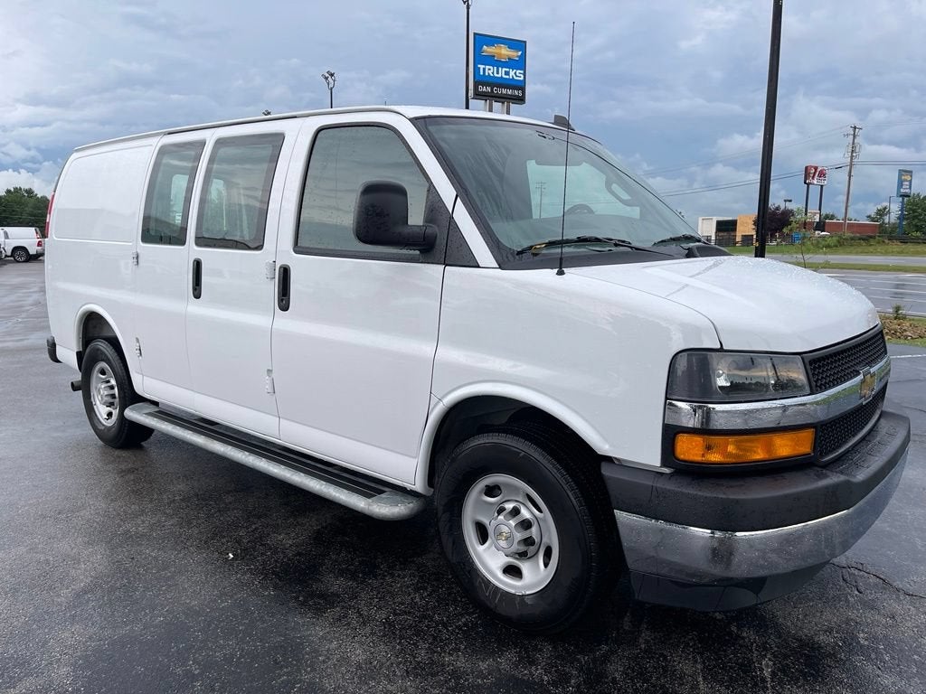 2025 Chevrolet Express Cargo WT