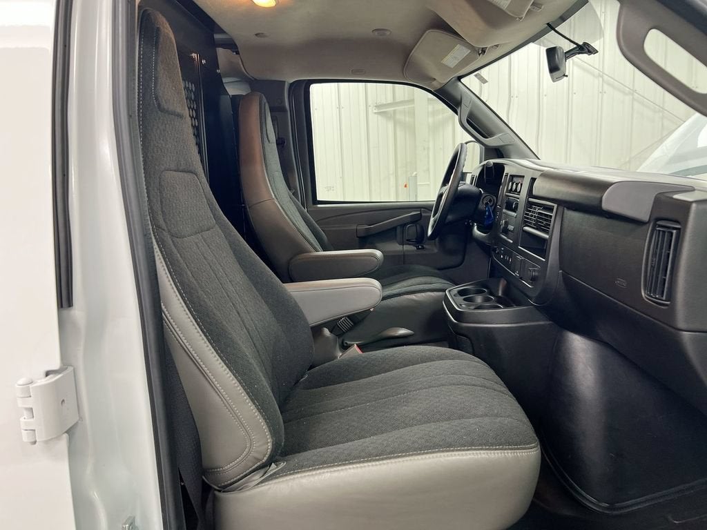 2025 Chevrolet Express Cargo WT