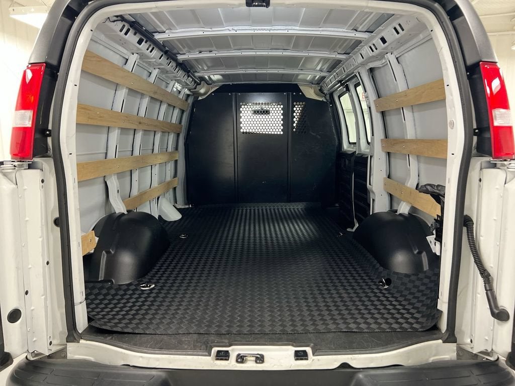 2025 Chevrolet Express Cargo WT