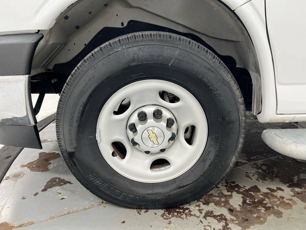 2025 Chevrolet Express Cargo WT