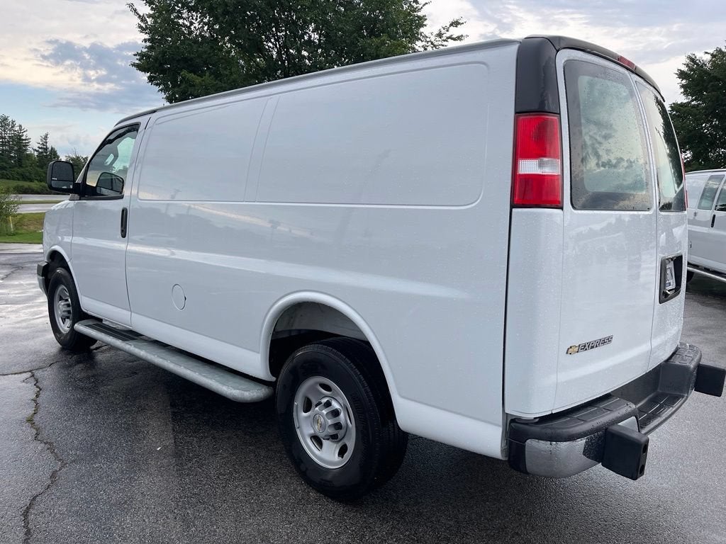 2025 Chevrolet Express Cargo WT