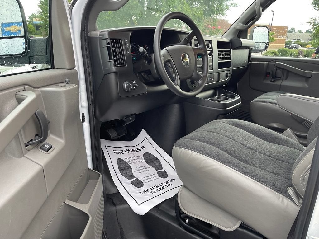 2025 Chevrolet Express Cargo WT