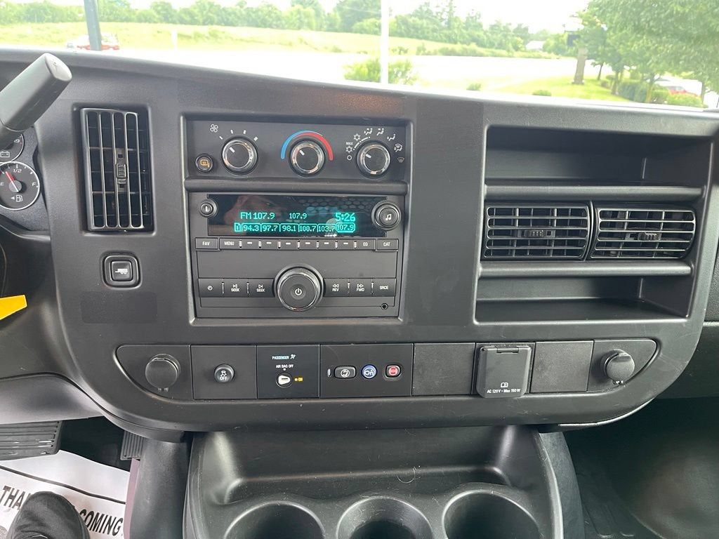 2025 Chevrolet Express Cargo WT