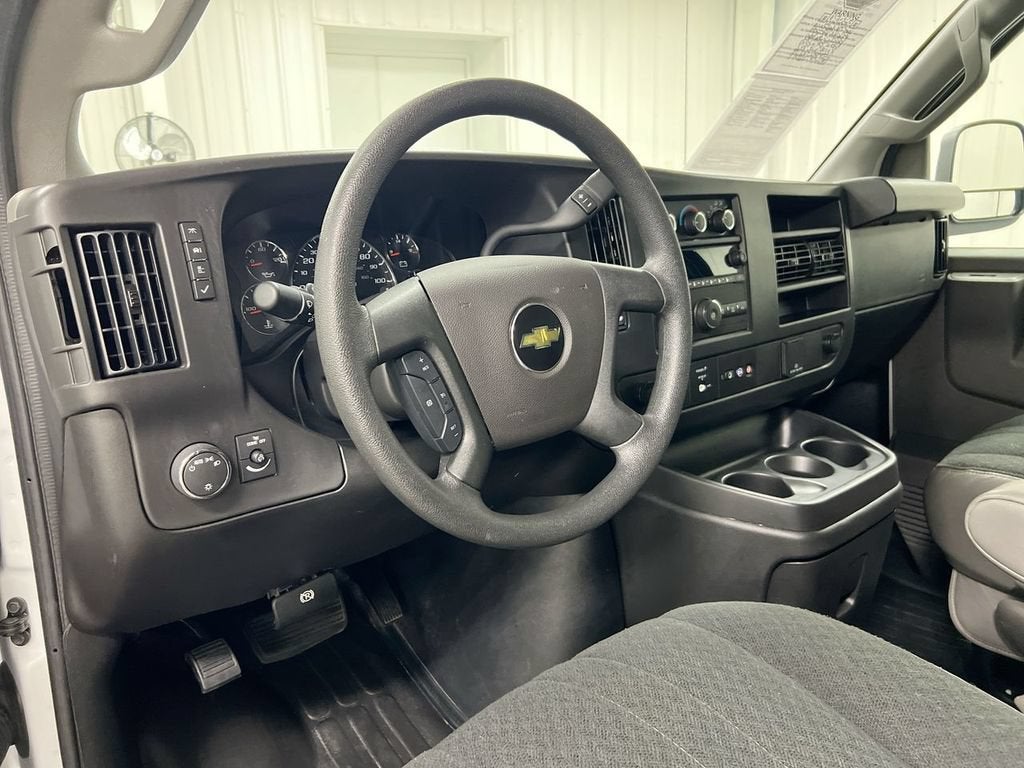 2025 Chevrolet Express Cargo WT