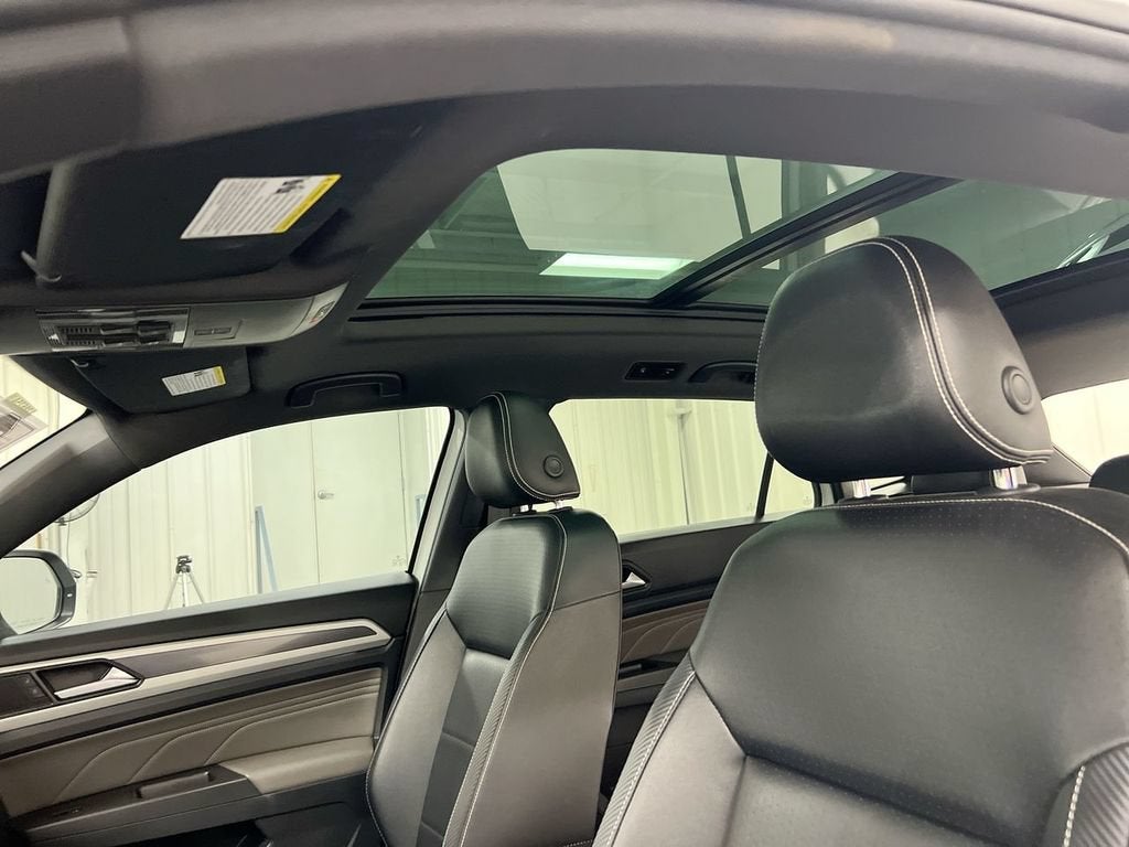 2022 Volkswagen Atlas Cross Sport 2.0T SEL R-Line