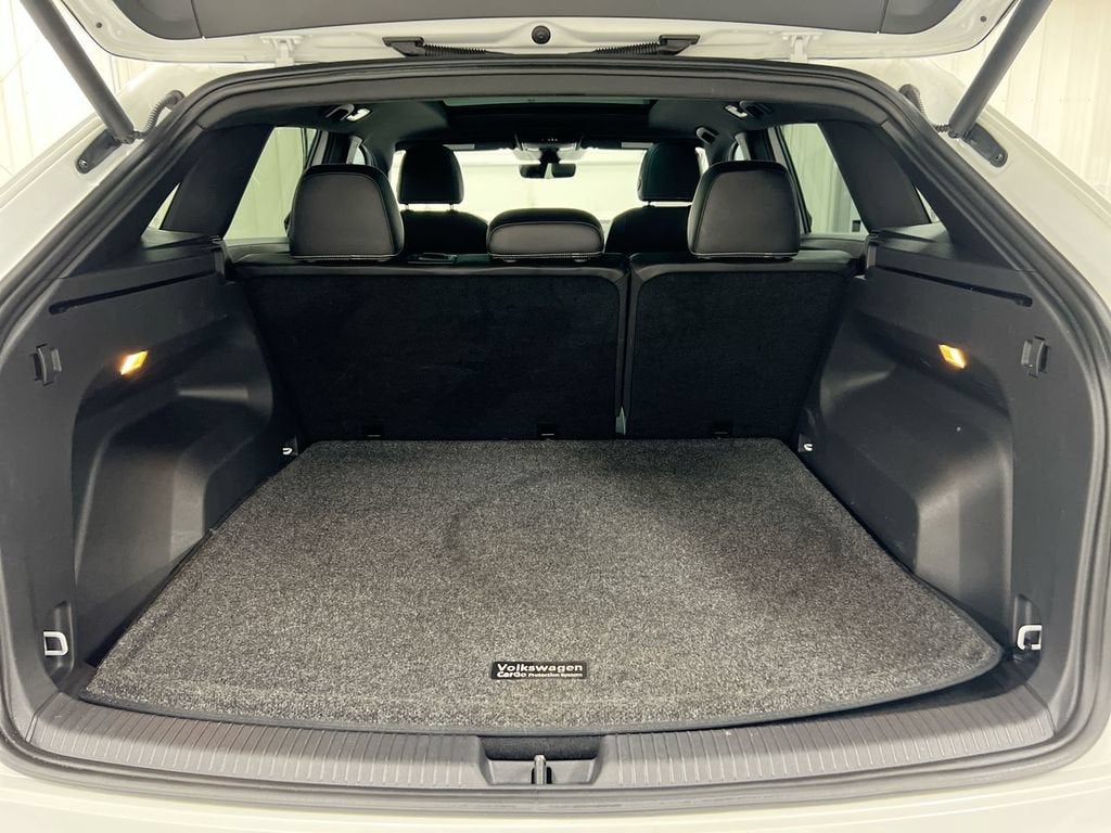 2022 Volkswagen Atlas Cross Sport 2.0T SEL R-Line