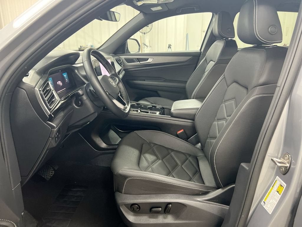 2025 Volkswagen Atlas Cross Sport 2.0T SE w/Technology