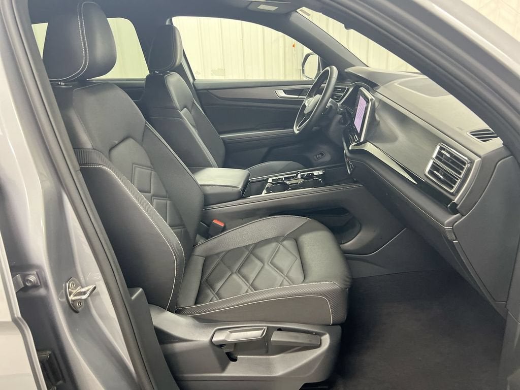2025 Volkswagen Atlas Cross Sport 2.0T SE w/Technology
