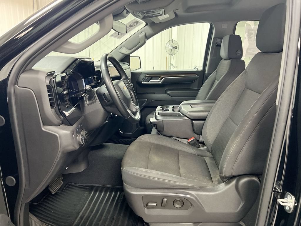 2025 Chevrolet Silverado 1500 LT (2FL)