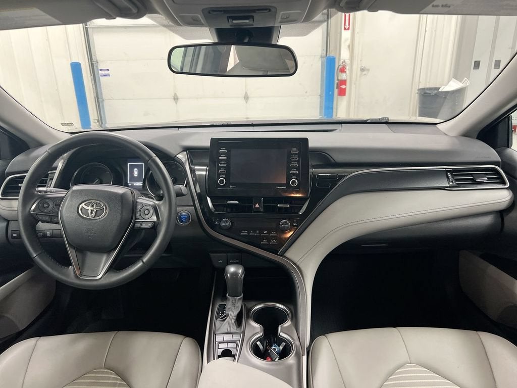 2022 Toyota Camry Hybrid SE