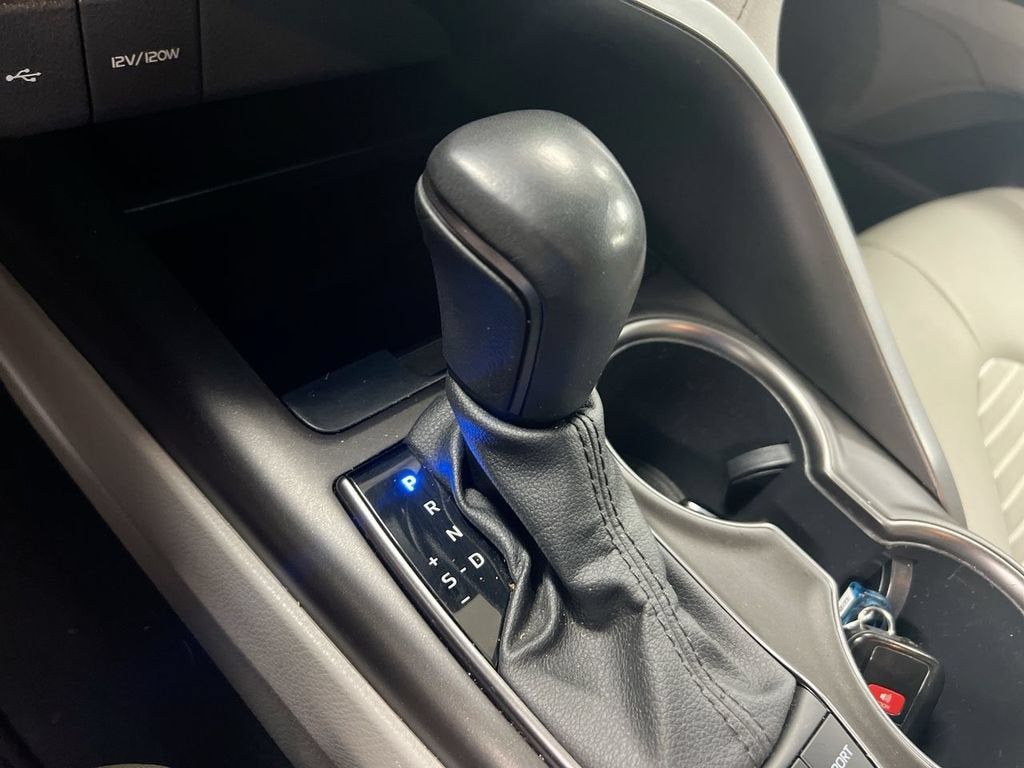 2022 Toyota Camry Hybrid SE
