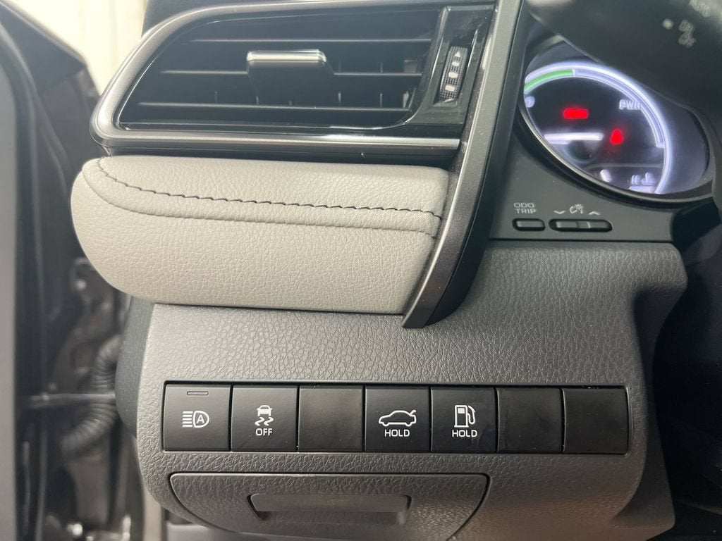 2022 Toyota Camry Hybrid SE