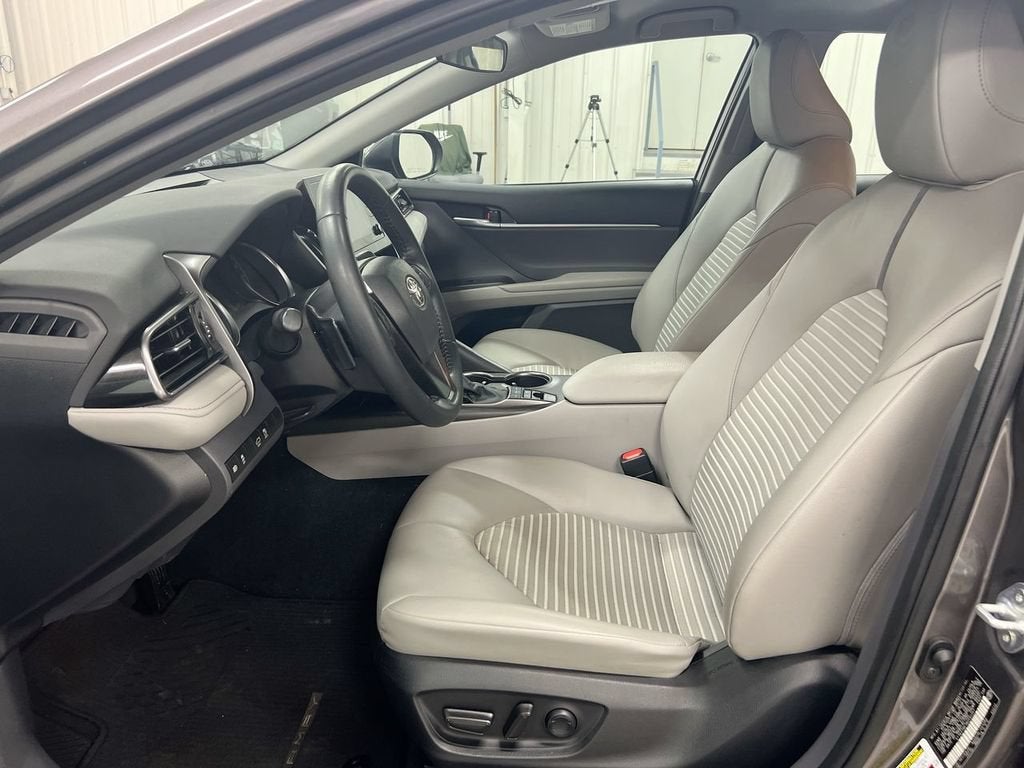 2022 Toyota Camry Hybrid SE