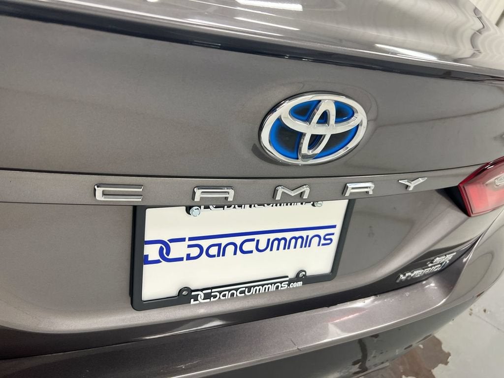 2022 Toyota Camry Hybrid SE