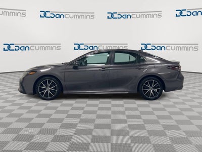 2022 Toyota Camry Hybrid SE