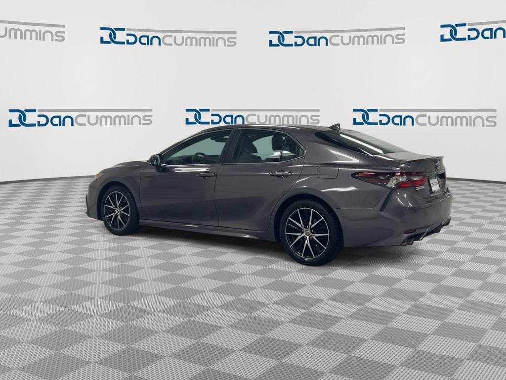 2022 Toyota Camry Hybrid SE