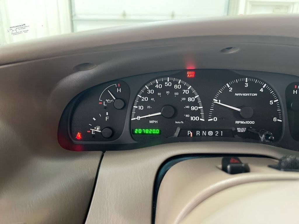 2001 Lincoln Navigator Base