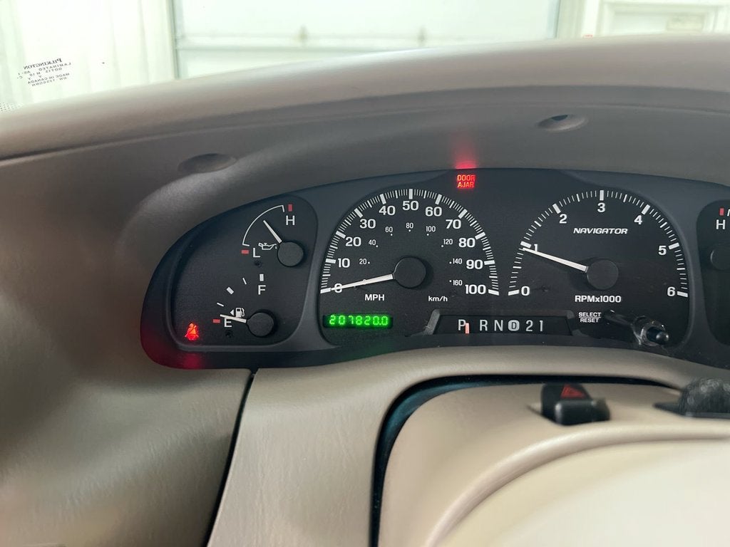2001 Lincoln Navigator Base