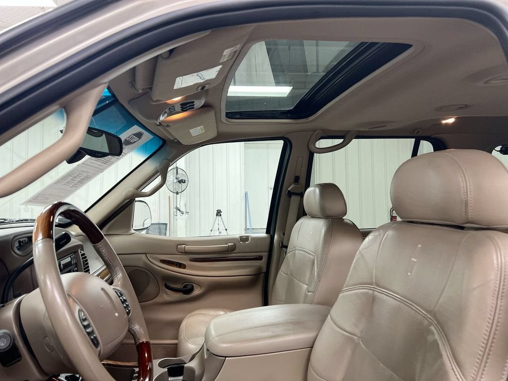 2001 Lincoln Navigator Base